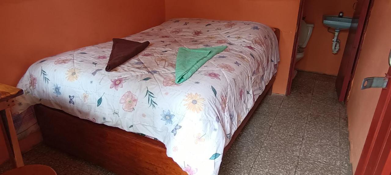 Hospedaje Santo Domingo Panajachel Exteriér fotografie
