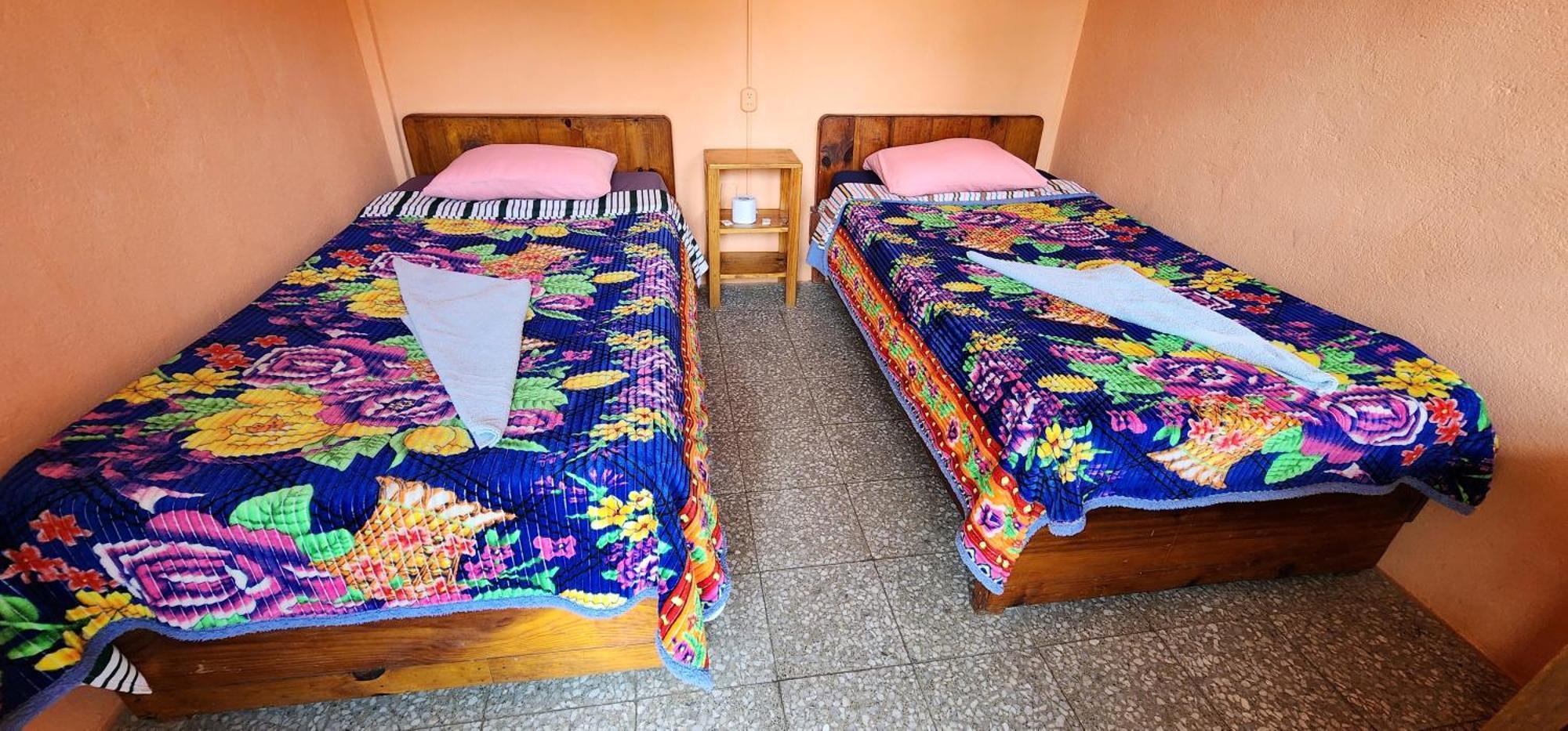 Hospedaje Santo Domingo Panajachel Exteriér fotografie