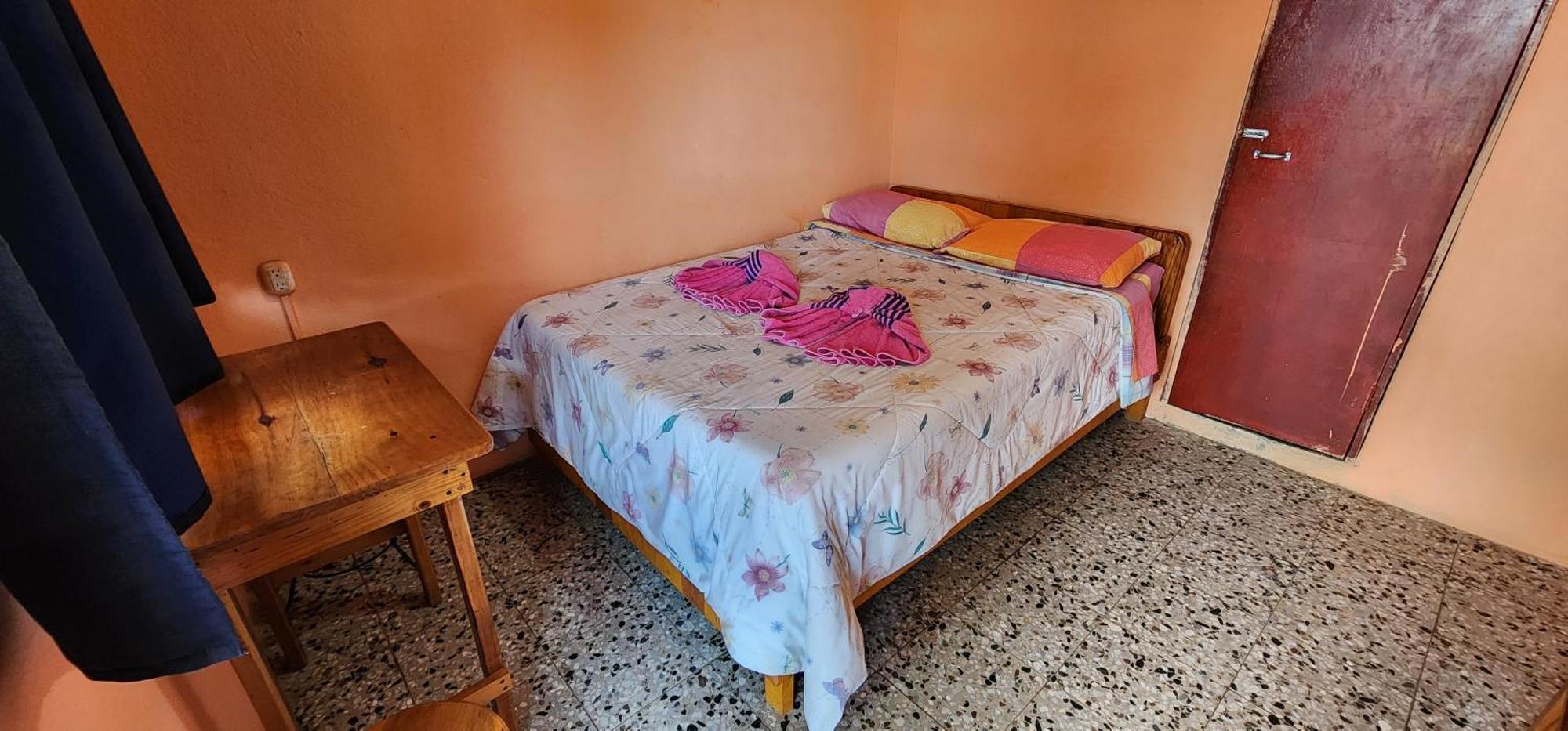 Hospedaje Santo Domingo Panajachel Exteriér fotografie