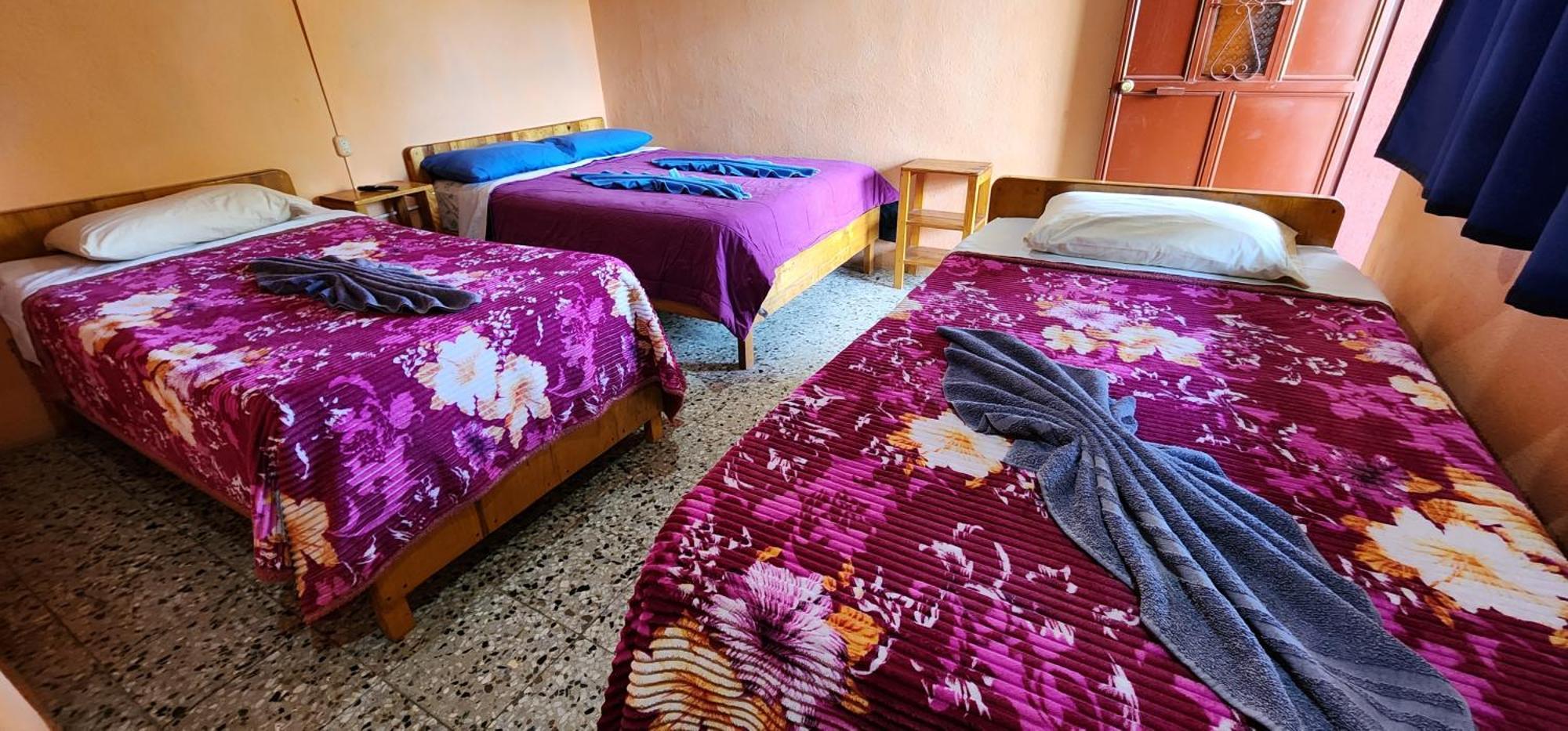 Hospedaje Santo Domingo Panajachel Exteriér fotografie